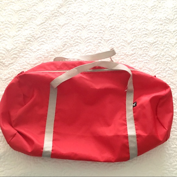 American Eagle Outfitters Handbags - NWOT Red American Eagle Gym Bag
